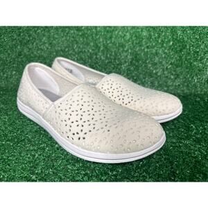 Clarks Cloudsteppers Breeze Emily Size 9 White Slip On Casual Sneakers